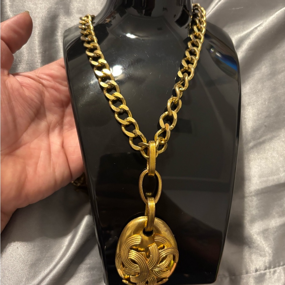 CHANEL Gold Chain Necklace with Chanel Intricate Pendant